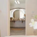 アパート Church Lane Residences