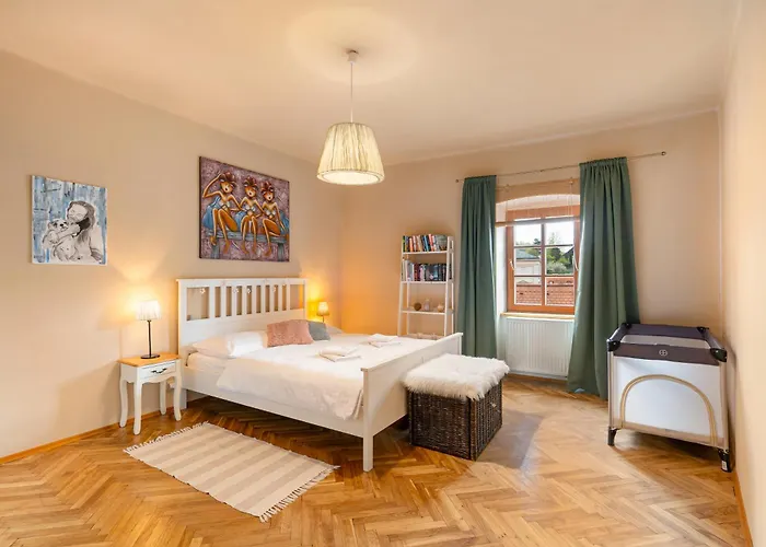 Daire Church Lane Residences *